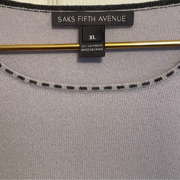 Saks Fifth Avenue Light Blue Gray Trim 100% Cashmere Sweater Crew Neck XL - Picture 7 of 7